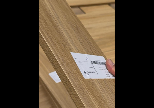 Colagem de Fita de Borda em MDF